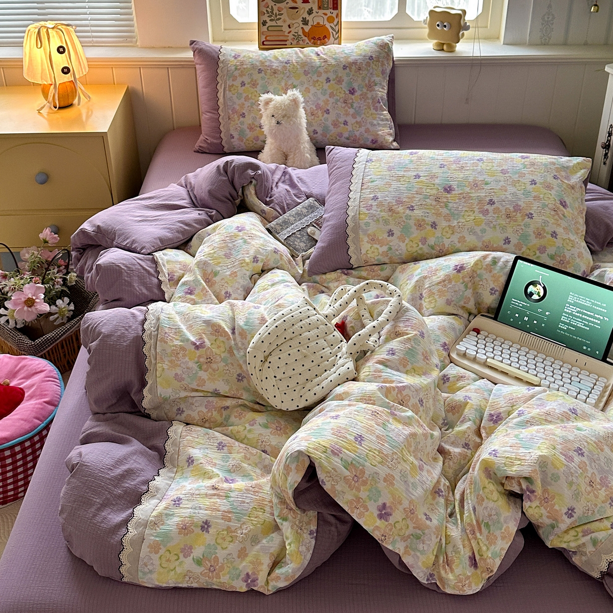 91家纺网 家纺一手货源 找家纺 水墨江南 2025新款云感皱皱纱全棉花边四件套场景一 花边款-花雨