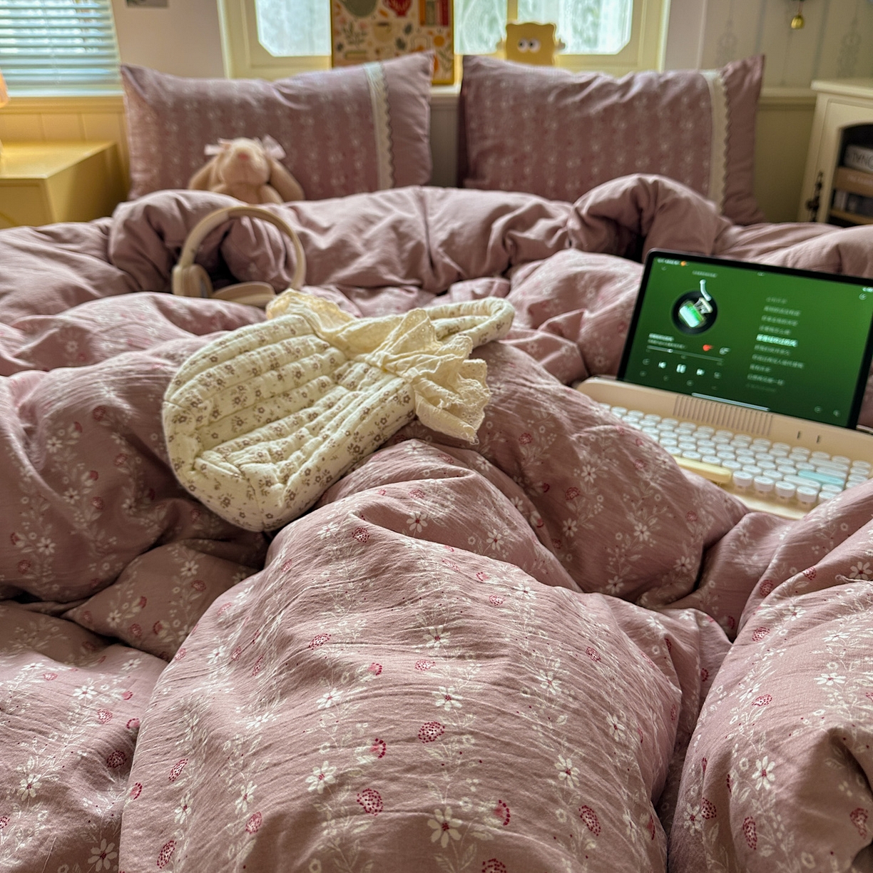 91家纺网 家纺一手货源 找家纺 水墨江南 2025新款云感皱皱纱全棉花边四件套场景一 花边款-花枝