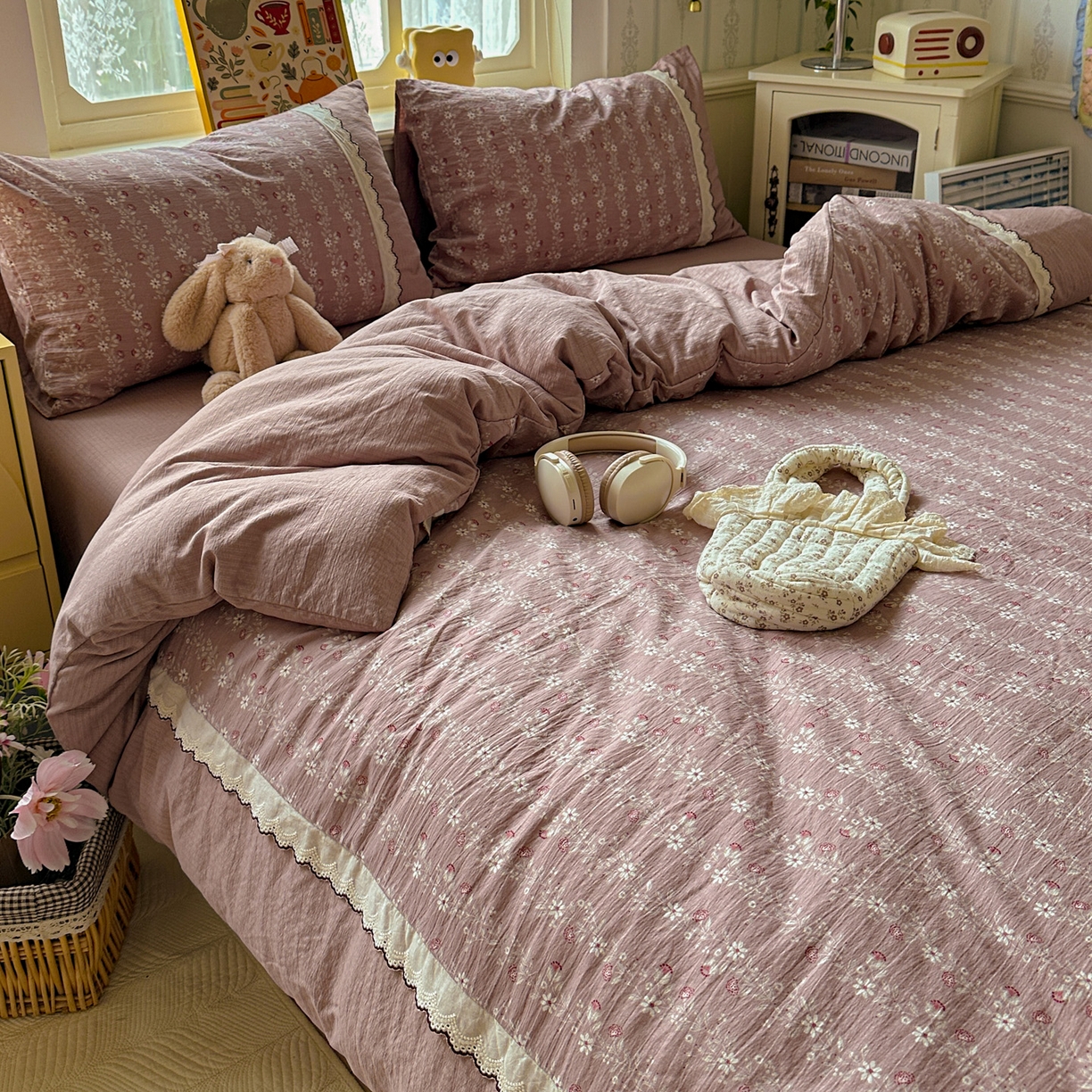 91家纺网 家纺一手货源 找家纺 水墨江南 2025新款云感皱皱纱全棉花边四件套场景一 花边款-花枝