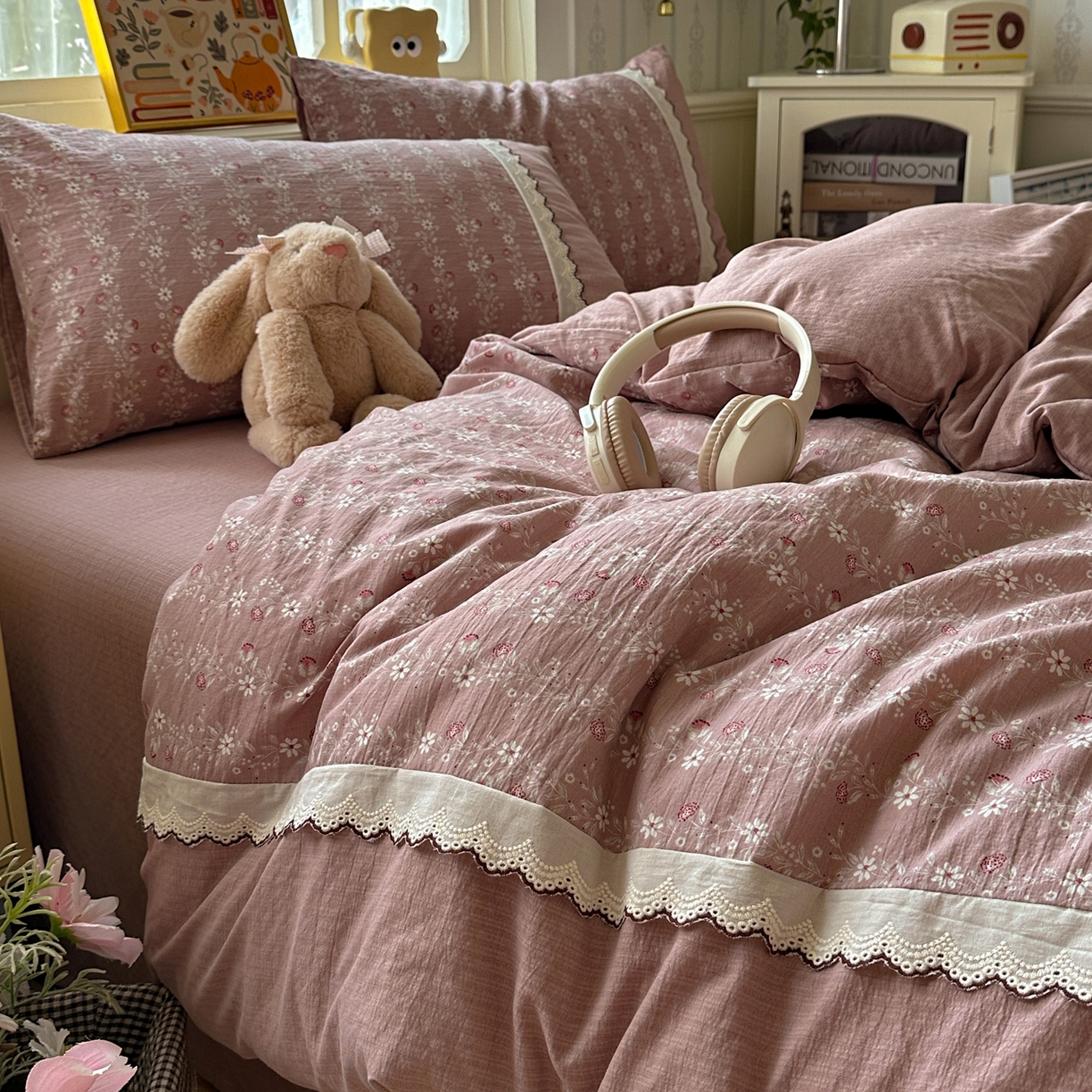 91家纺网 家纺一手货源 找家纺 水墨江南 2025新款云感皱皱纱全棉花边四件套场景一 花边款-花枝