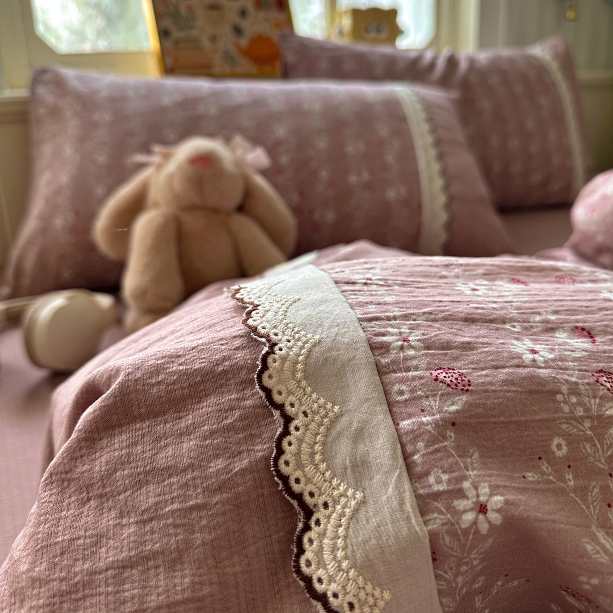 91家纺网 家纺一手货源 找家纺 水墨江南 2025新款云感皱皱纱全棉花边四件套场景一 花边款-花枝