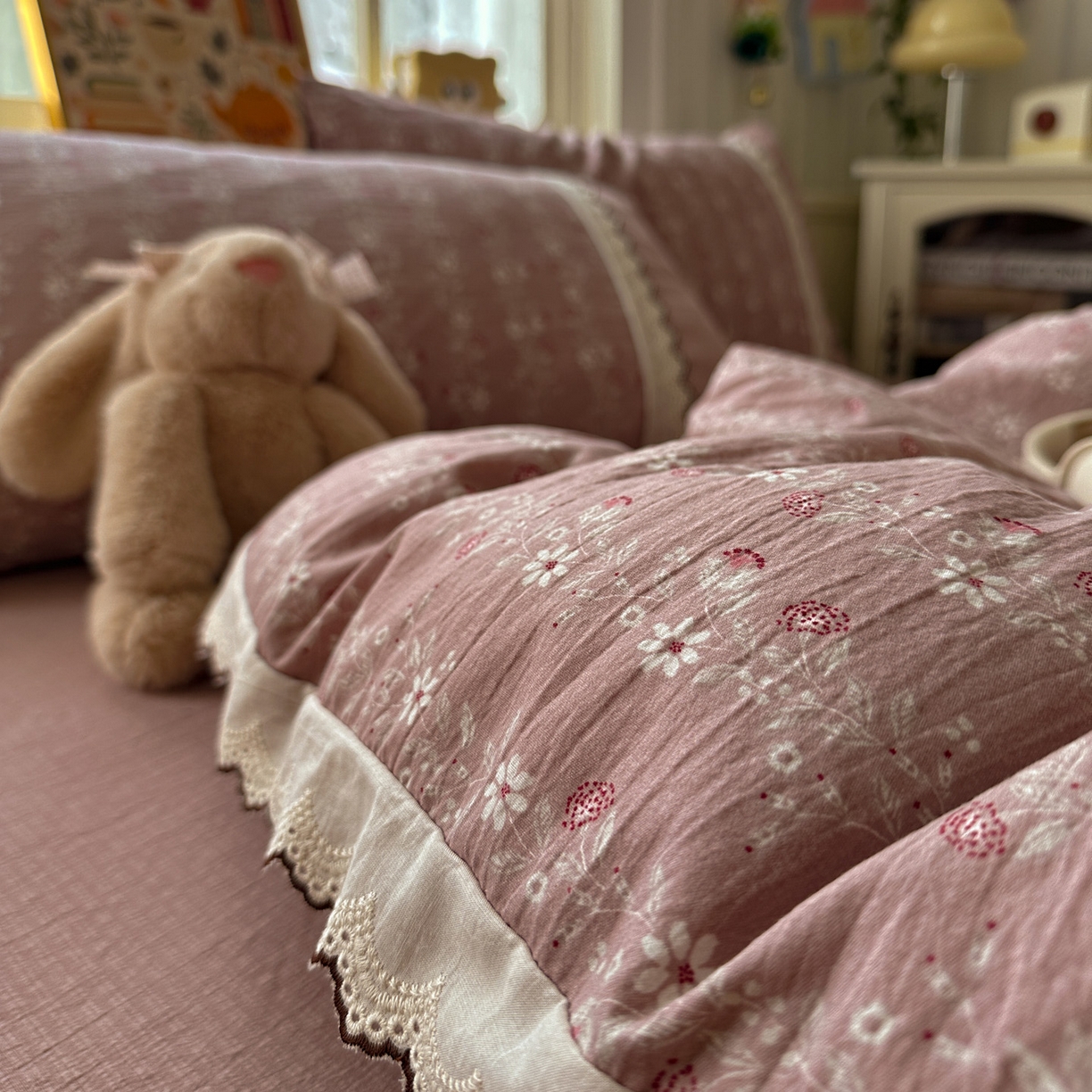 91家纺网 家纺一手货源 找家纺 水墨江南 2025新款云感皱皱纱全棉花边四件套场景一 花边款-花枝