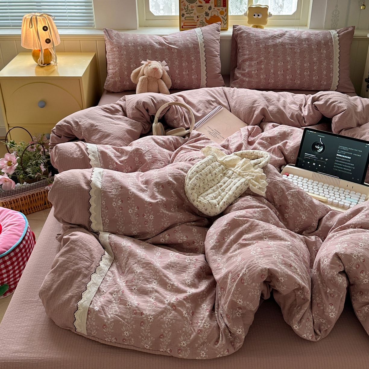 91家纺网 家纺一手货源 找家纺 水墨江南 2025新款云感皱皱纱全棉花边四件套场景一 花边款-花枝