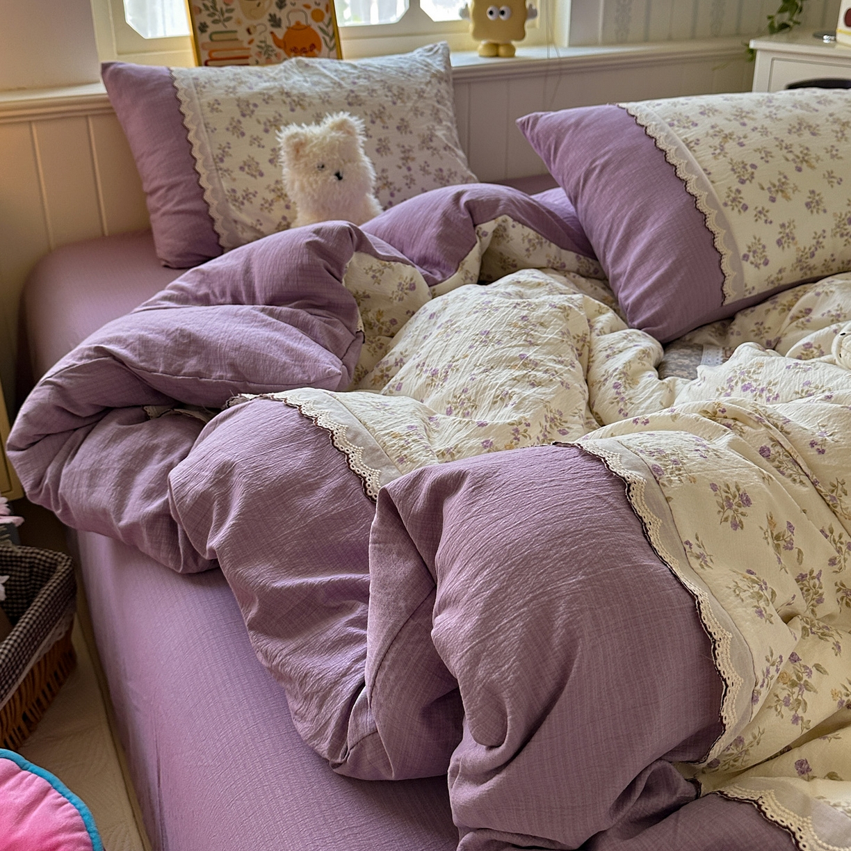 91家纺网 家纺一手货源 找家纺 水墨江南 2025新款云感皱皱纱全棉花边四件套场景一 花边款-浪漫花枝