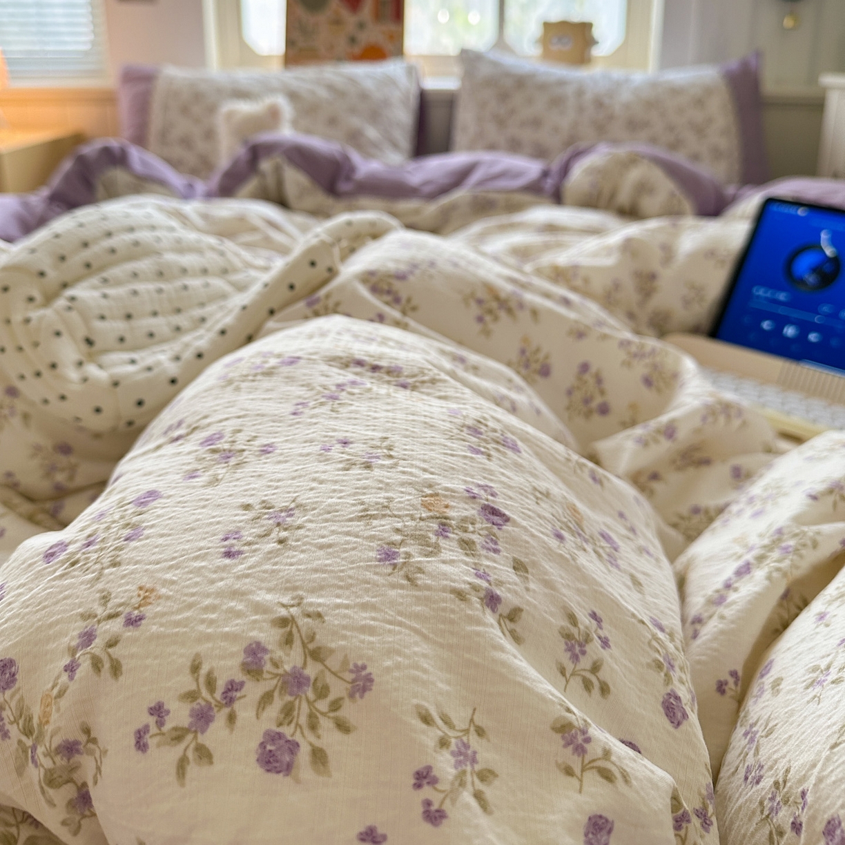 91家纺网 家纺一手货源 找家纺 水墨江南 2025新款云感皱皱纱全棉花边四件套场景一 花边款-浪漫花枝