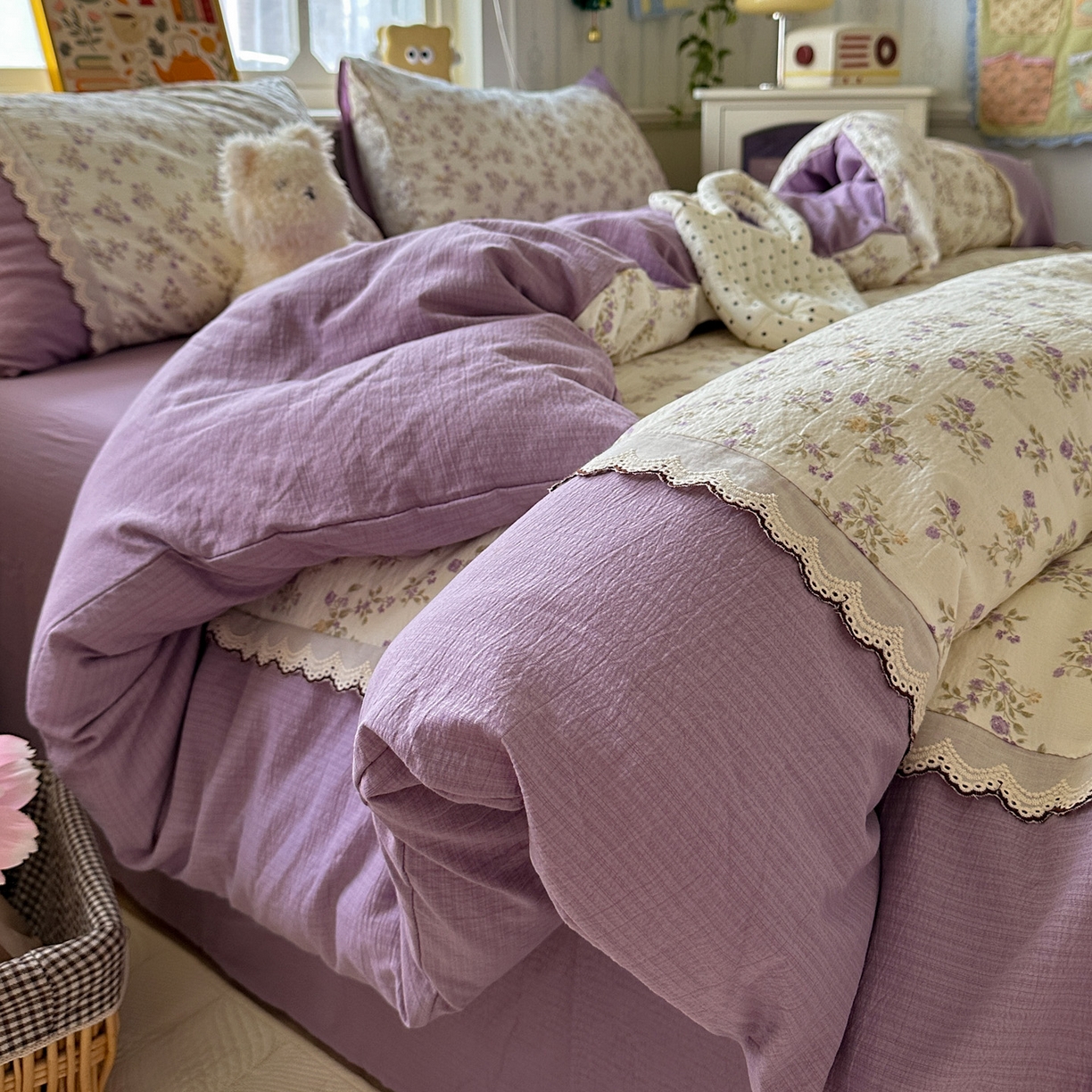 91家纺网 家纺一手货源 找家纺 水墨江南 2025新款云感皱皱纱全棉花边四件套场景一 花边款-浪漫花枝