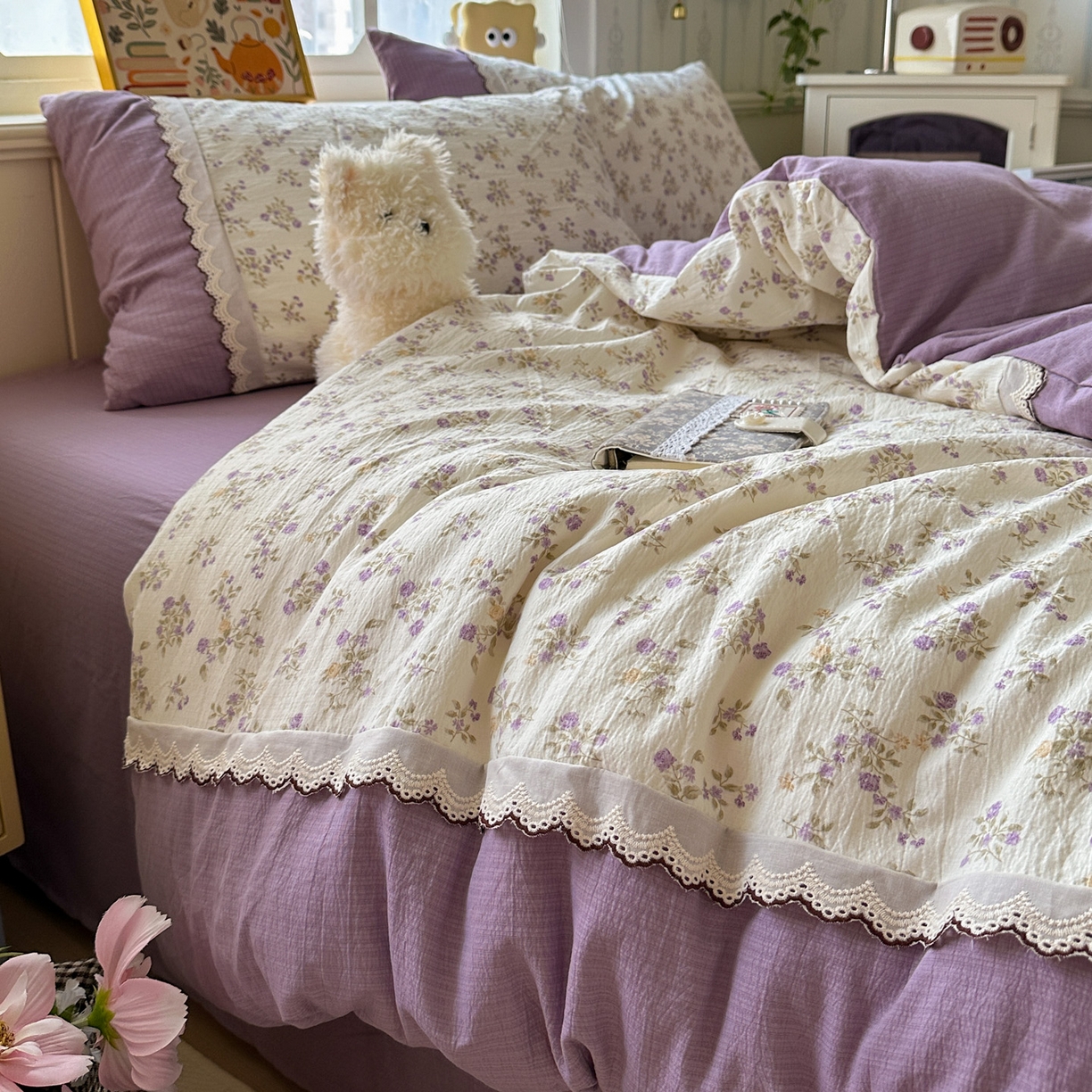 91家纺网 家纺一手货源 找家纺 水墨江南 2025新款云感皱皱纱全棉花边四件套场景一 花边款-浪漫花枝