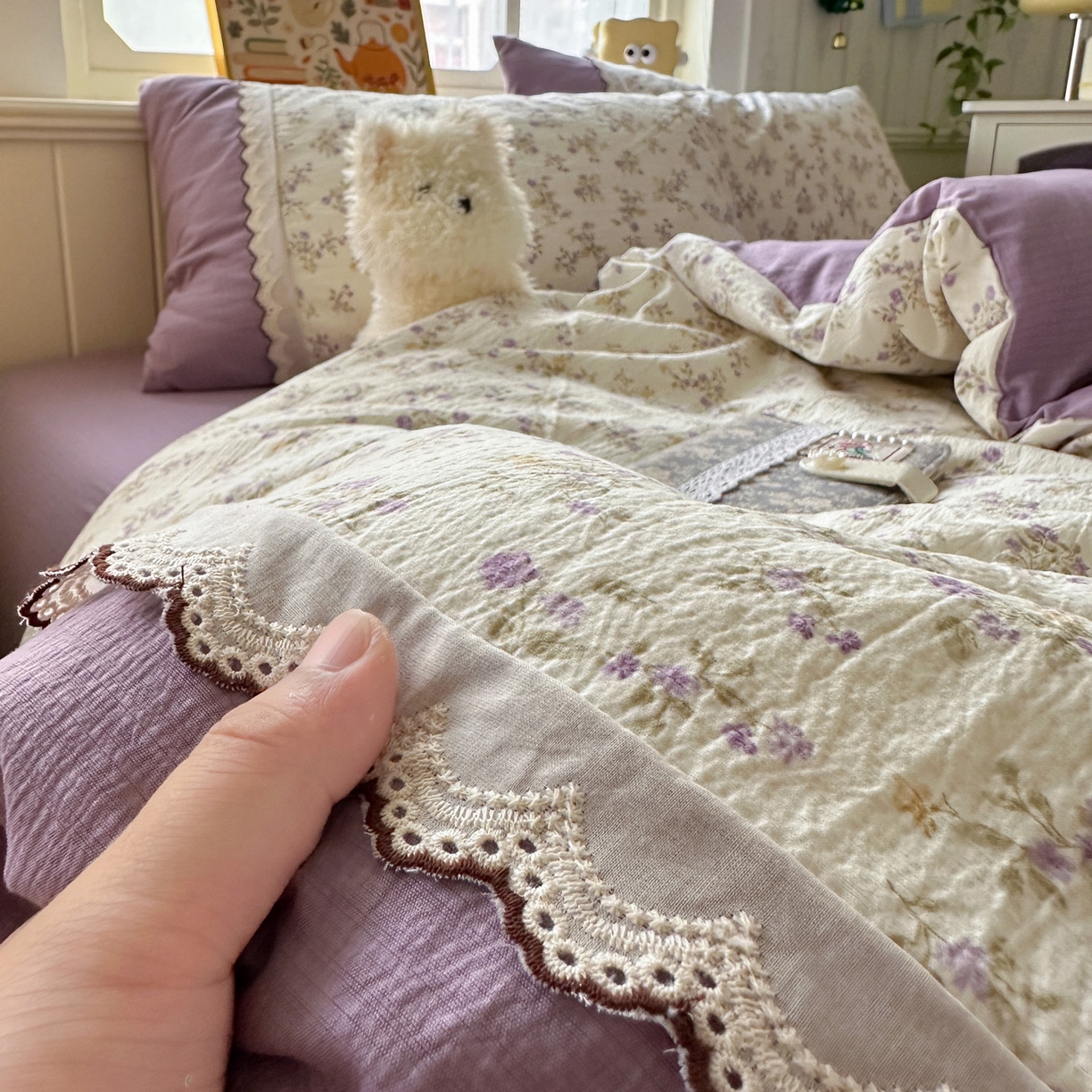 91家纺网 家纺一手货源 找家纺 水墨江南 2025新款云感皱皱纱全棉花边四件套场景一 花边款-浪漫花枝