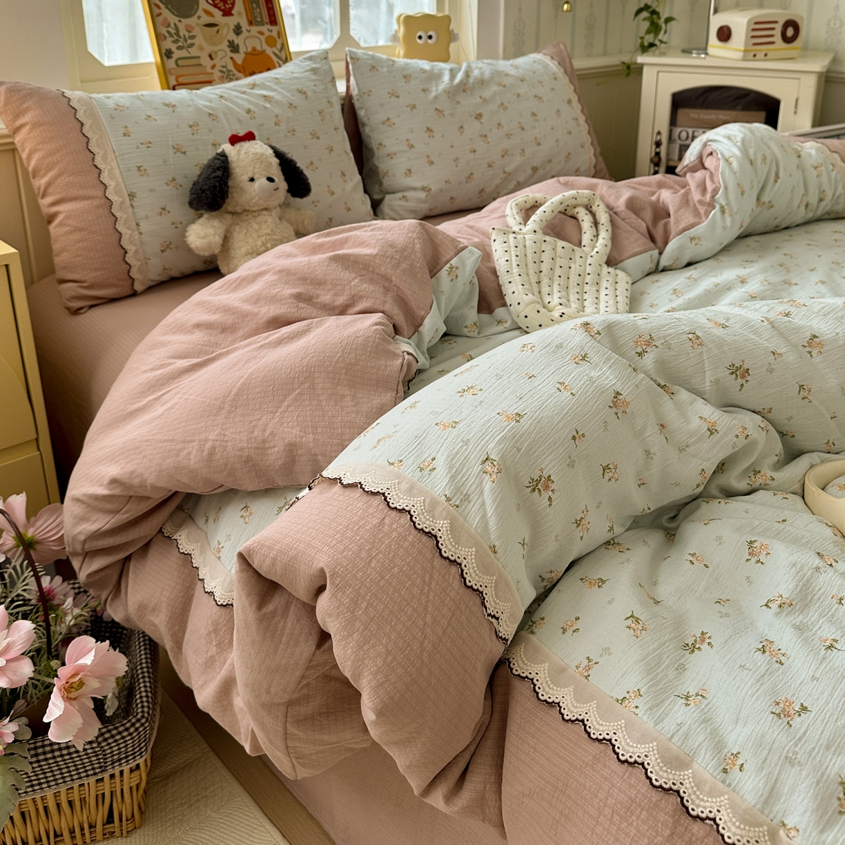 91家纺网 家纺一手货源 找家纺 水墨江南 2025新款云感皱皱纱全棉花边四件套场景一 花边款-铃兰花