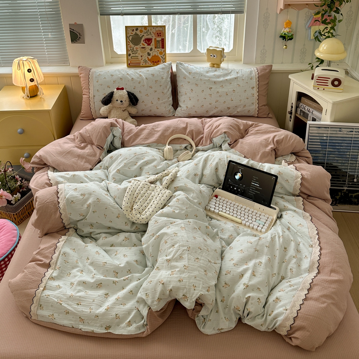 91家纺网 家纺一手货源 找家纺 水墨江南 2025新款云感皱皱纱全棉花边四件套场景一 花边款-铃兰花