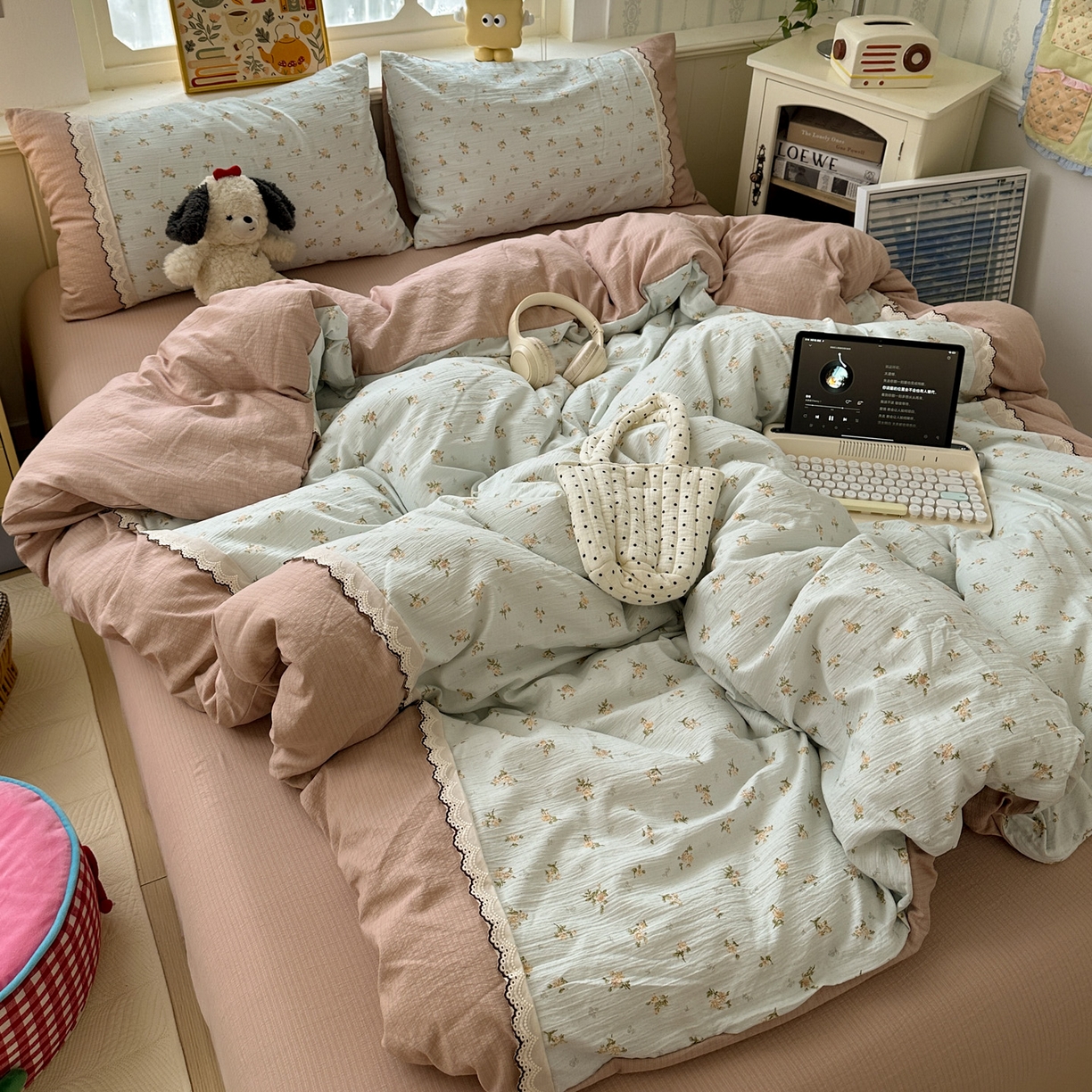 91家纺网 家纺一手货源 找家纺 水墨江南 2025新款云感皱皱纱全棉花边四件套场景一 花边款-铃兰花