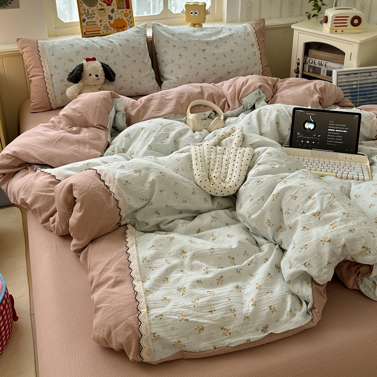 91家纺网 家纺一手货源 找家纺 水墨江南 2025新款云感皱皱纱全棉花边四件套场景一 花边款-铃兰花