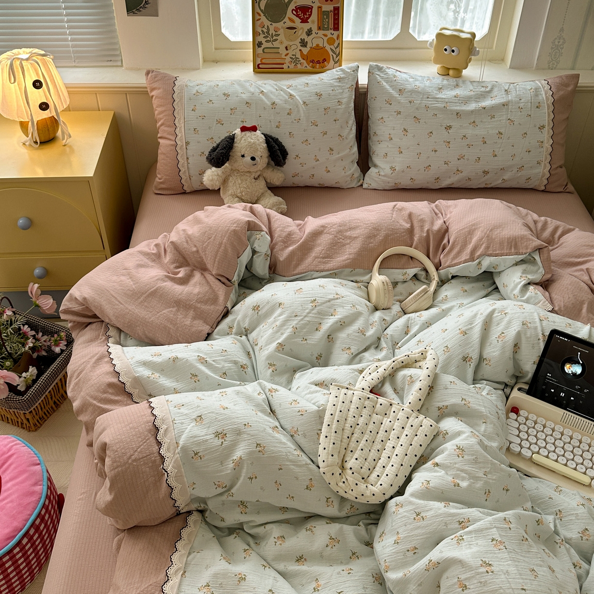 91家纺网 家纺一手货源 找家纺 水墨江南 2025新款云感皱皱纱全棉花边四件套场景一 花边款-铃兰花