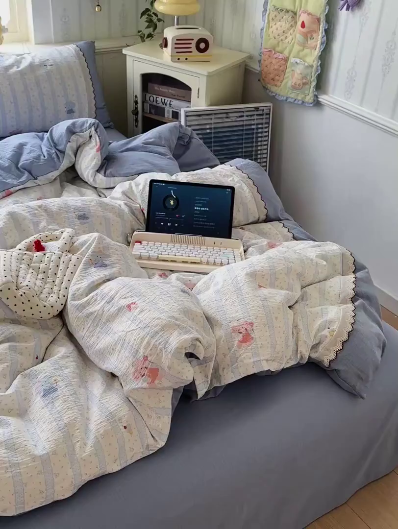 91家纺网 家纺一手货源 找家纺 水墨江南 2025新款云感皱皱纱全棉花边四件套场景一 花边款-绒绒象