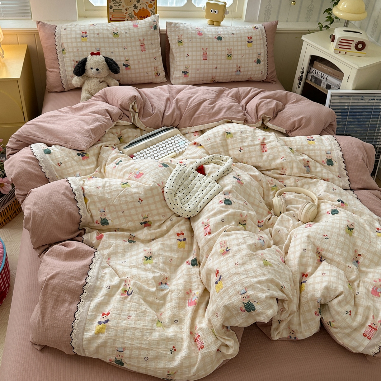 91家纺网 家纺一手货源 找家纺 水墨江南 2025新款云感皱皱纱全棉花边四件套场景一 花边款-兔宝宝