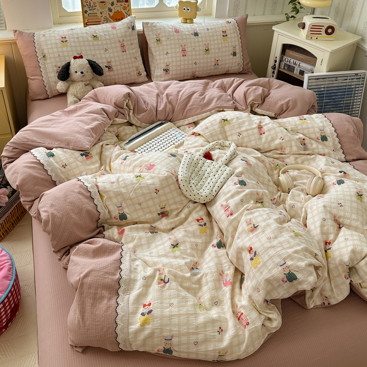 91家纺网 家纺一手货源 找家纺 水墨江南 2025新款云感皱皱纱全棉花边四件套场景一 花边款-兔宝宝