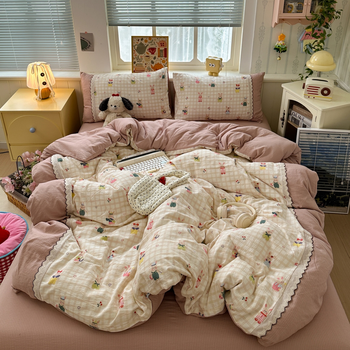 91家纺网 家纺一手货源 找家纺 水墨江南 2025新款云感皱皱纱全棉花边四件套场景一 花边款-兔宝宝