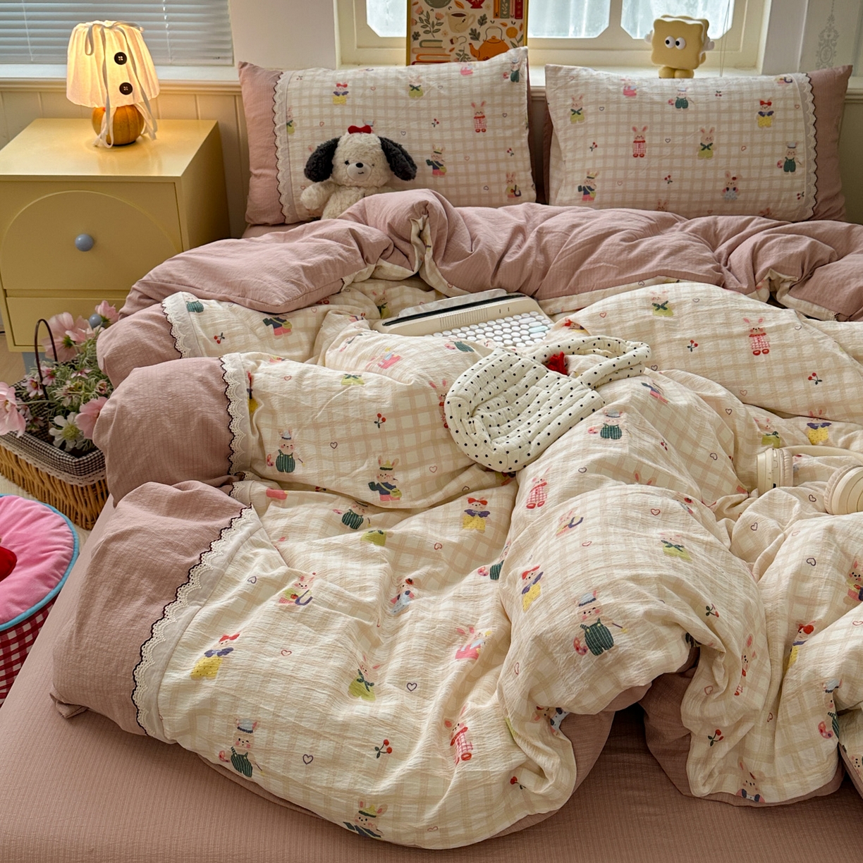 91家纺网 家纺一手货源 找家纺 水墨江南 2025新款云感皱皱纱全棉花边四件套场景一 花边款-兔宝宝