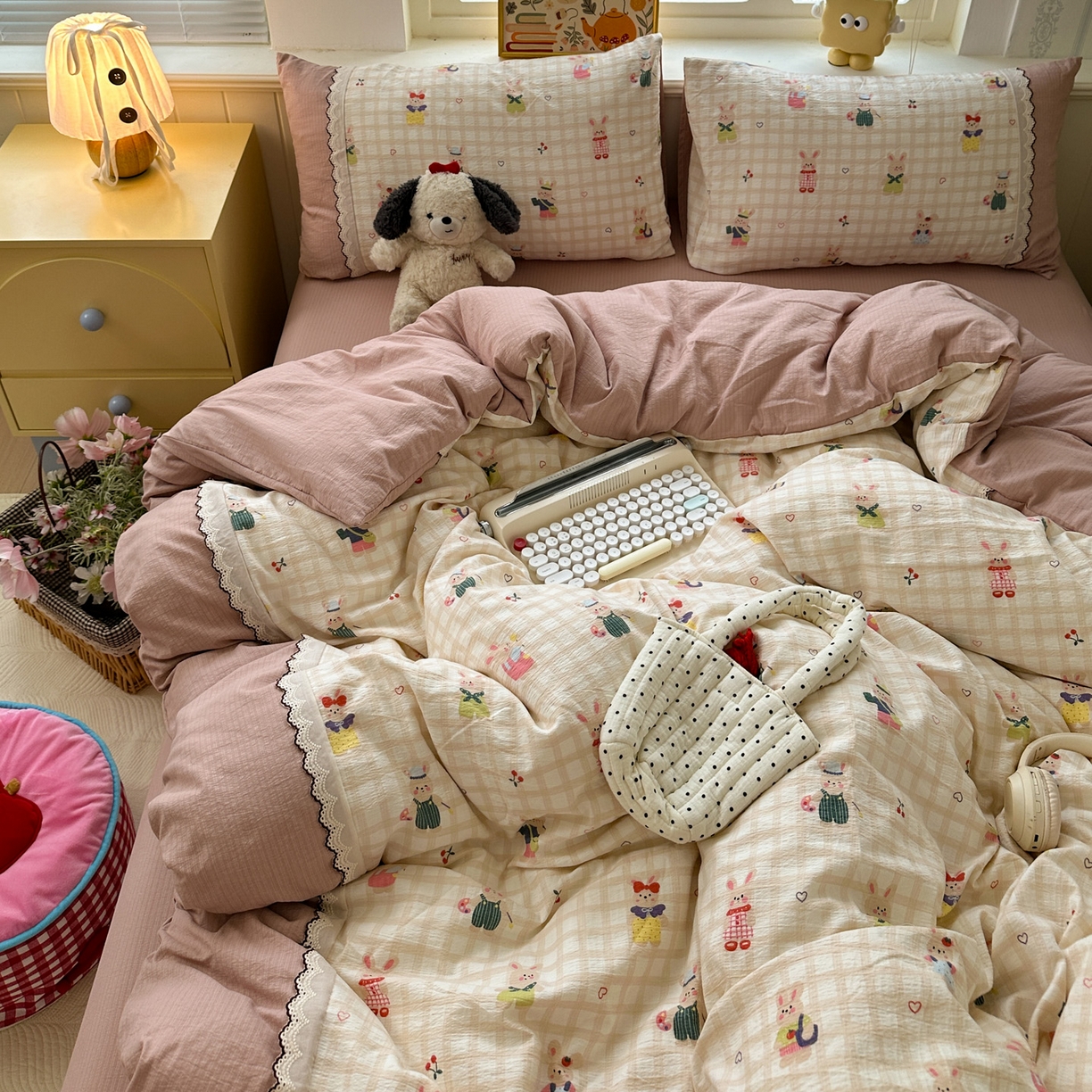 91家纺网 家纺一手货源 找家纺 水墨江南 2025新款云感皱皱纱全棉花边四件套场景一 花边款-兔宝宝