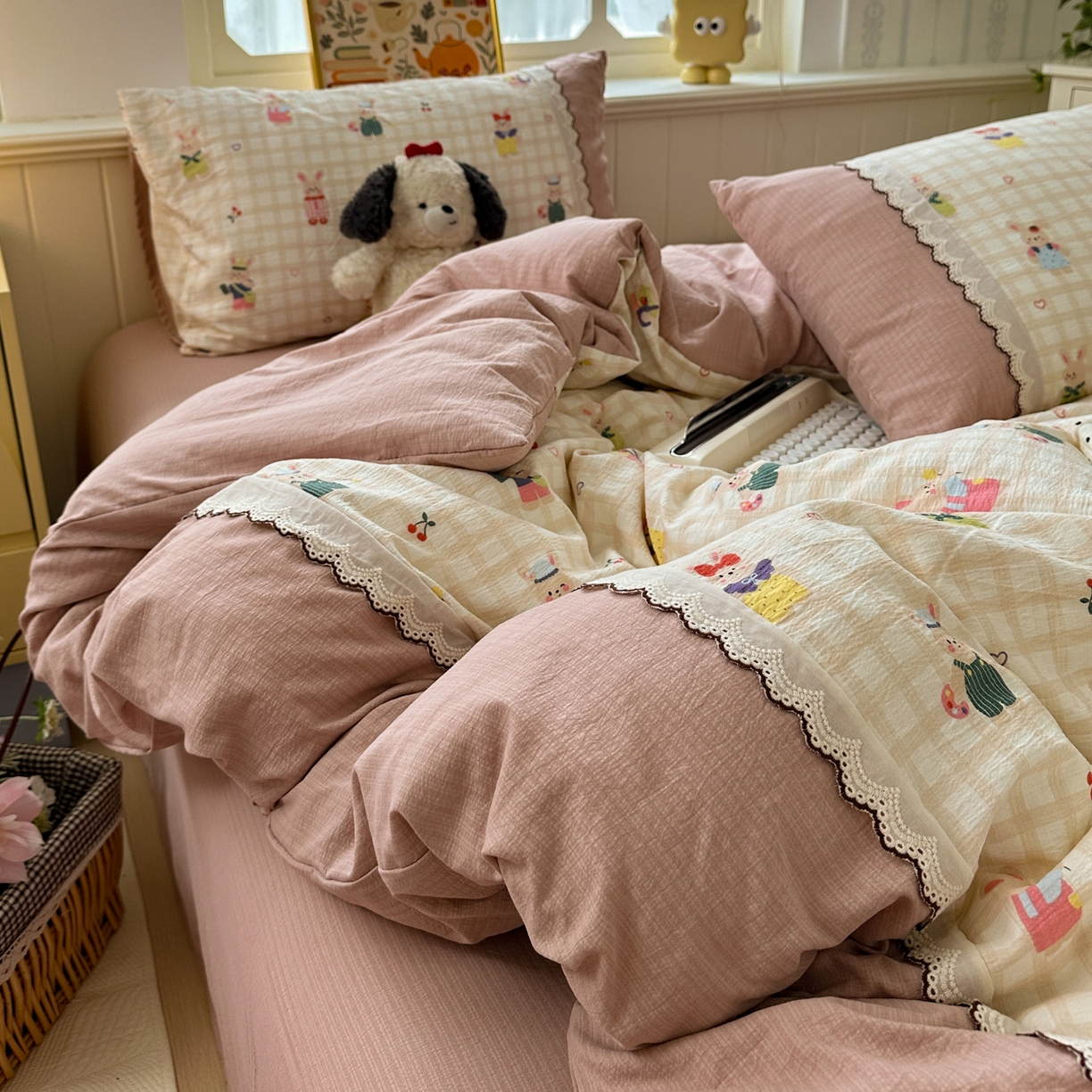 91家纺网 家纺一手货源 找家纺 水墨江南 2025新款云感皱皱纱全棉花边四件套场景一 花边款-兔宝宝