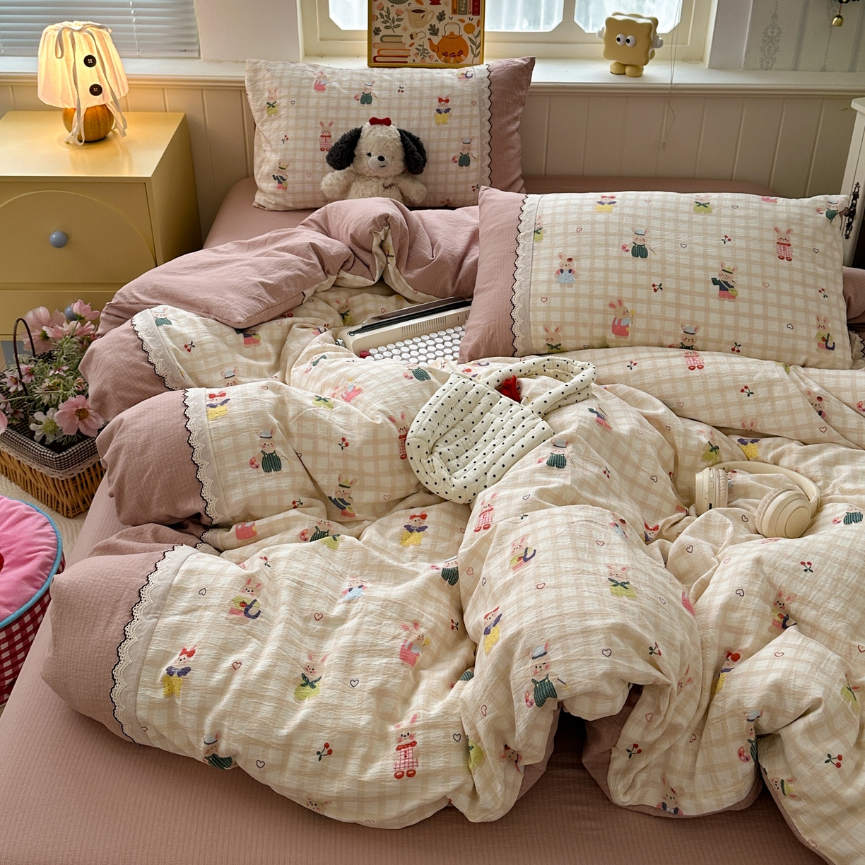 91家纺网 家纺一手货源 找家纺 水墨江南 2025新款云感皱皱纱全棉花边四件套场景一 花边款-兔宝宝