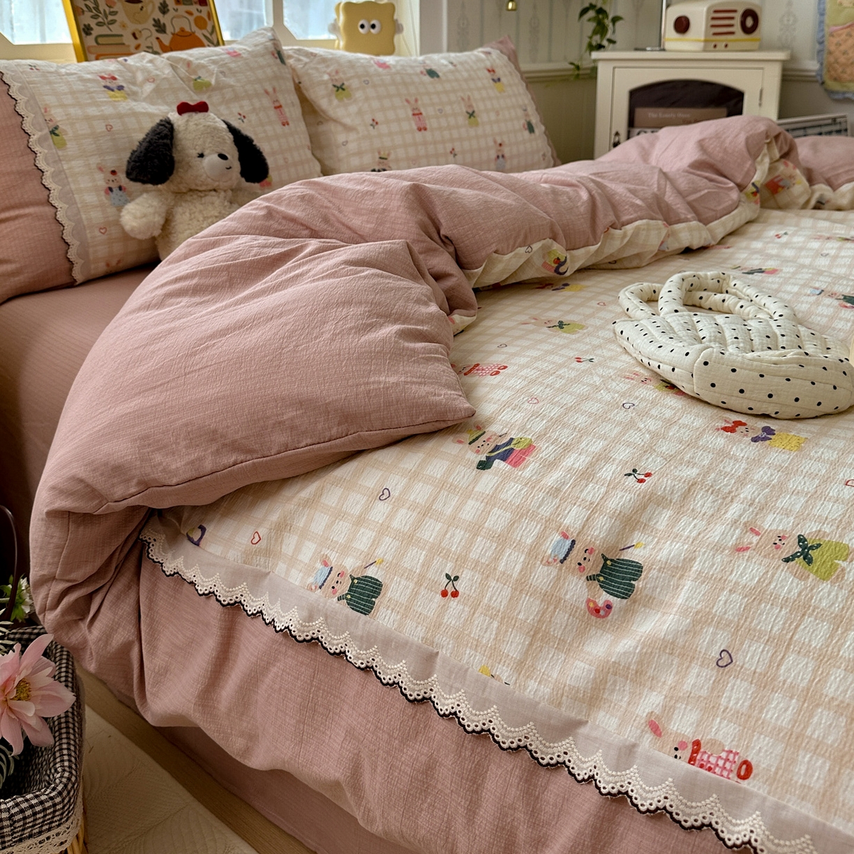 91家纺网 家纺一手货源 找家纺 水墨江南 2025新款云感皱皱纱全棉花边四件套场景一 花边款-兔宝宝