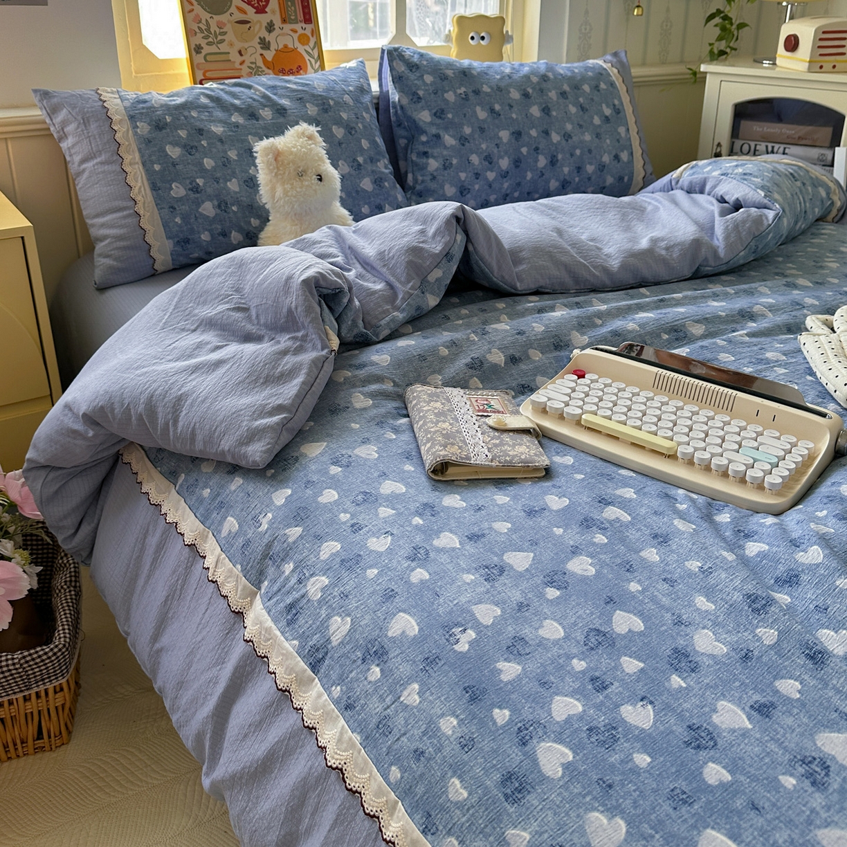 91家纺网 家纺一手货源 找家纺 水墨江南 2025新款云感皱皱纱全棉花边四件套场景一 花边款-小确幸