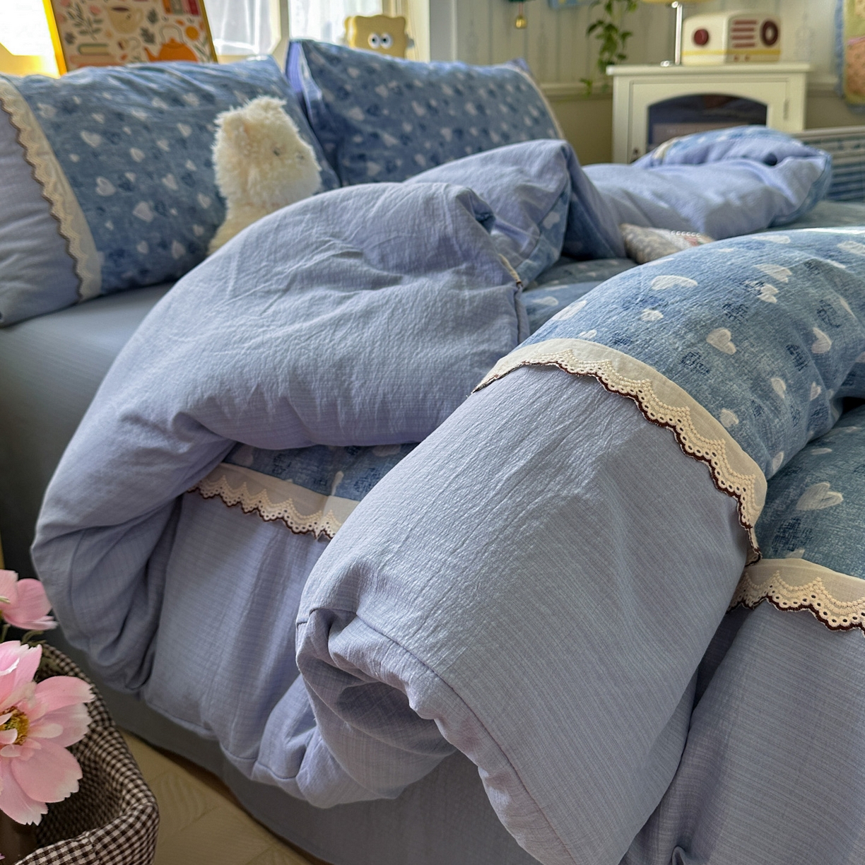 91家纺网 家纺一手货源 找家纺 水墨江南 2025新款云感皱皱纱全棉花边四件套场景一 花边款-小确幸