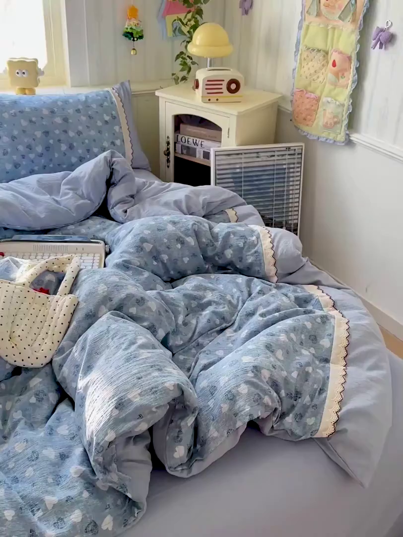 91家纺网 家纺一手货源 找家纺 水墨江南 2025新款云感皱皱纱全棉花边四件套场景一 花边款-小确幸