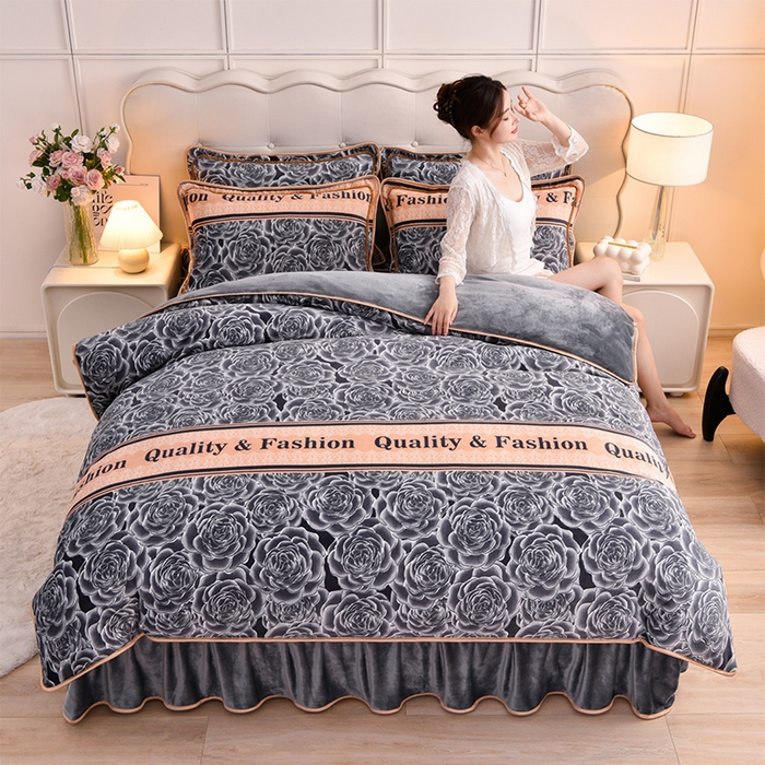 91家纺网 家纺一手货源 找家纺 绒宴2025新230克特厚款印花牛奶绒单被套法莱绒金貂被套单件 流金岁月