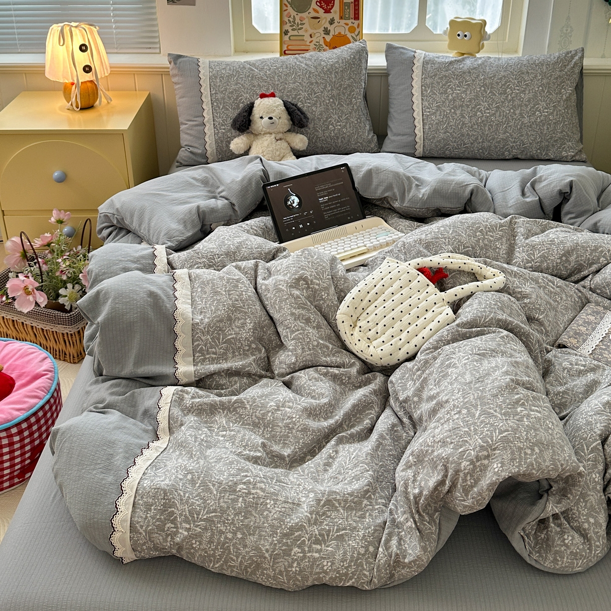 91家纺网 家纺一手货源 找家纺 水墨江南 2025新款云感皱皱纱全棉花边四件套场景一 花边款-枝蔓