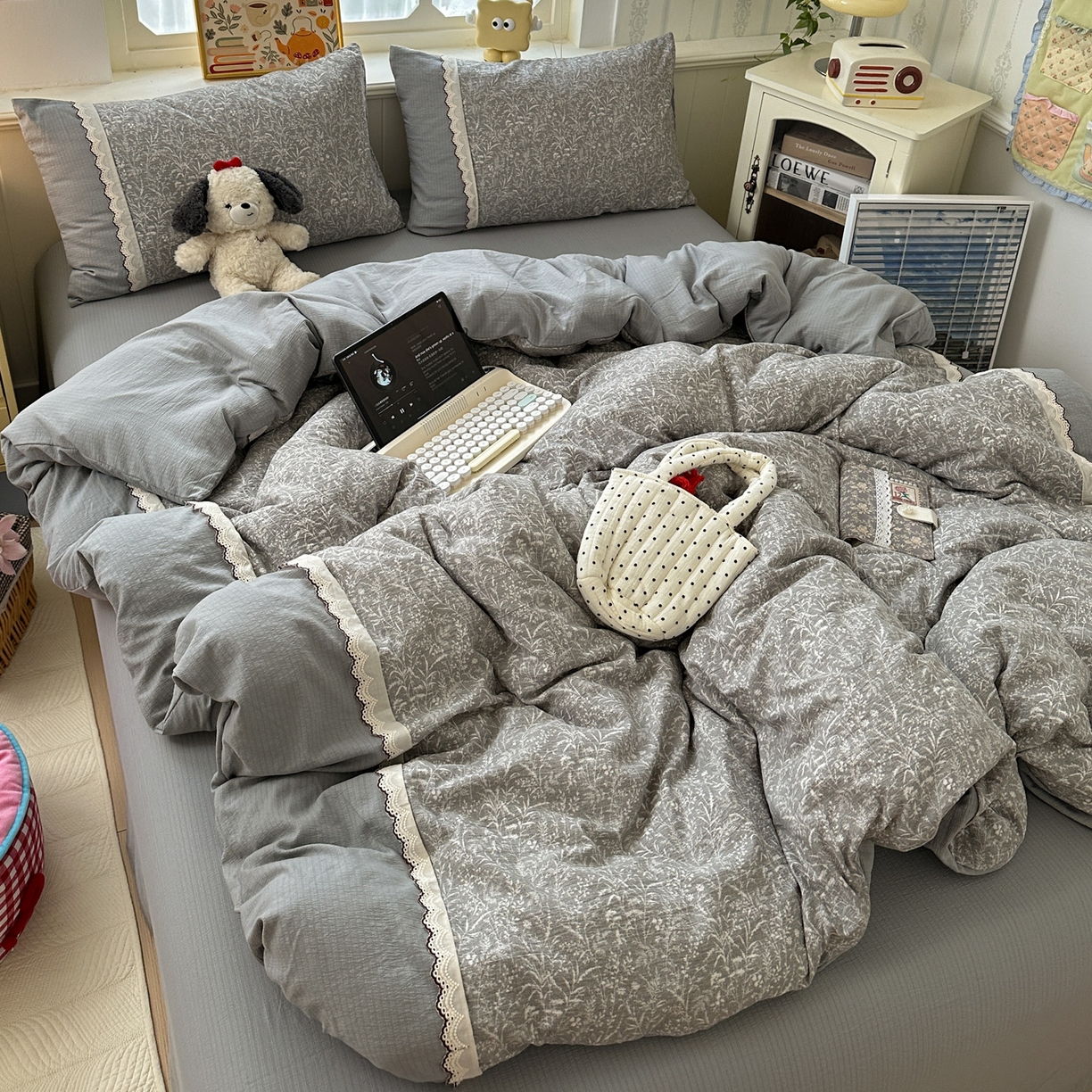 91家纺网 家纺一手货源 找家纺 水墨江南 2025新款云感皱皱纱全棉花边四件套场景一 花边款-枝蔓