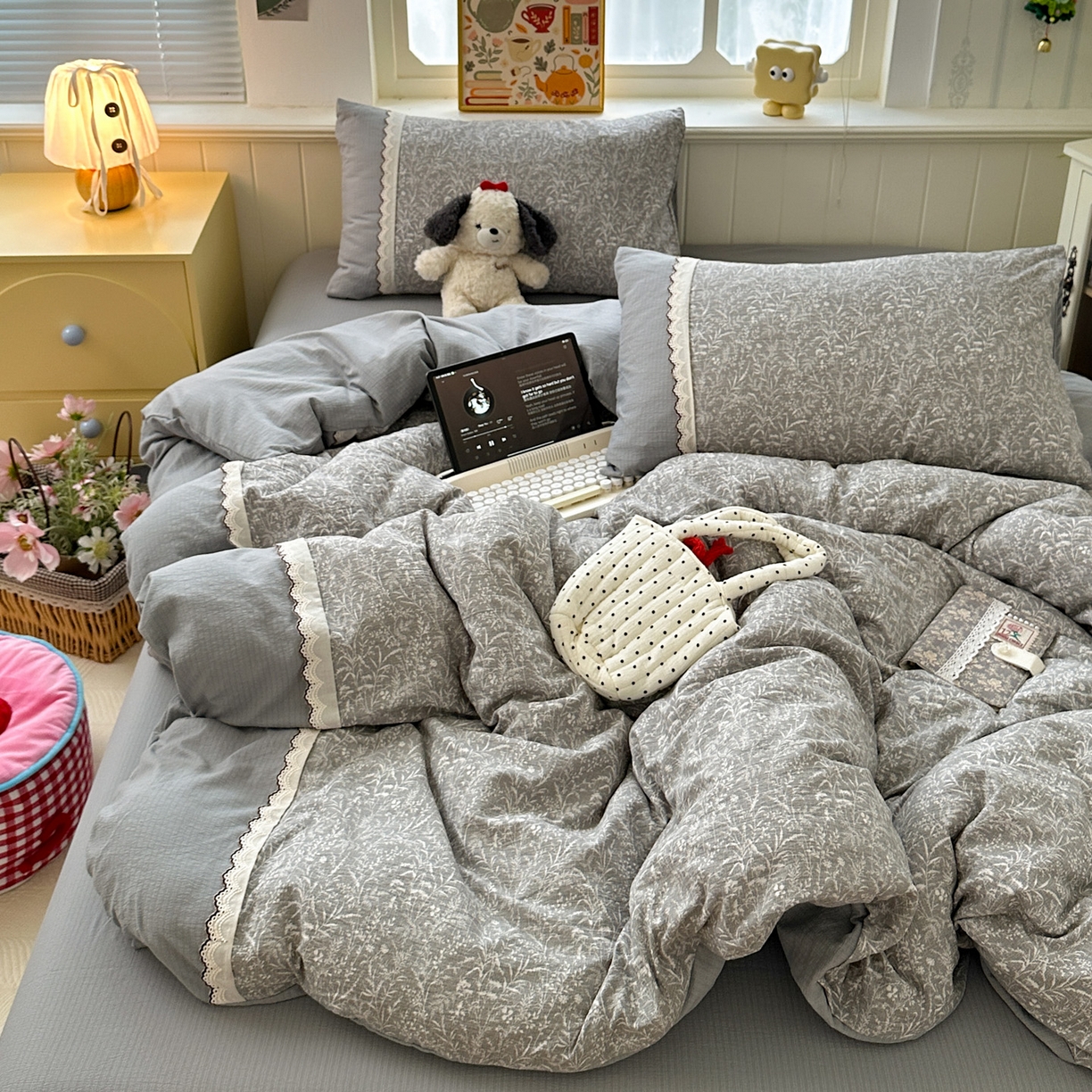 91家纺网 家纺一手货源 找家纺 水墨江南 2025新款云感皱皱纱全棉花边四件套场景一 花边款-枝蔓