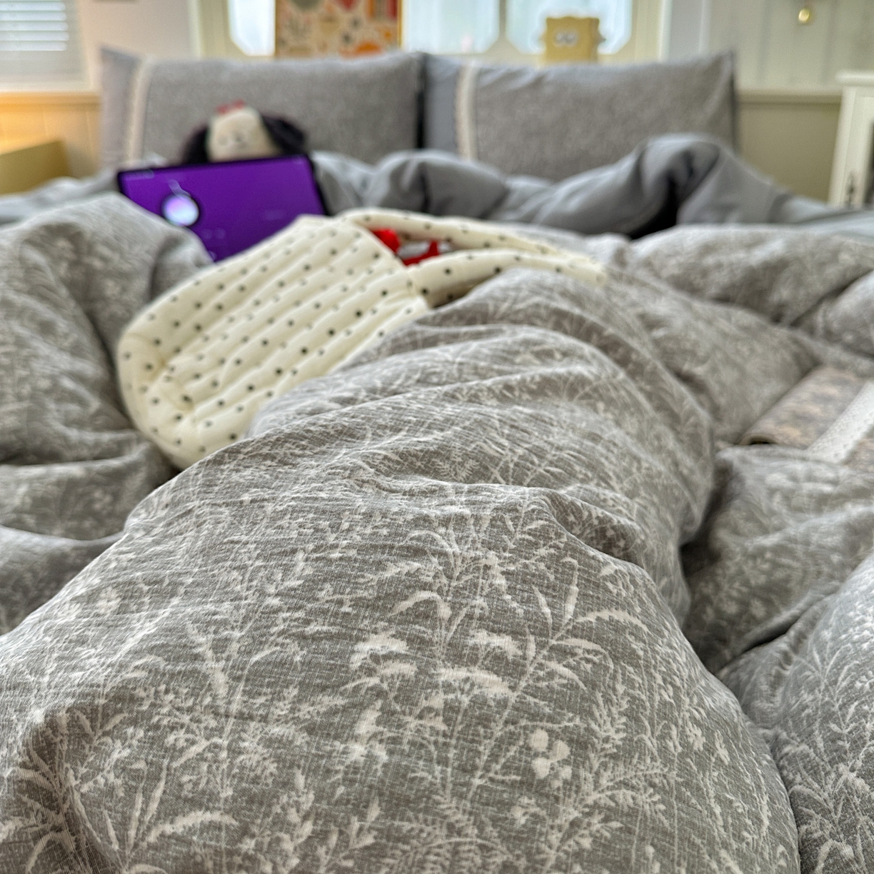 91家纺网 家纺一手货源 找家纺 水墨江南 2025新款云感皱皱纱全棉花边四件套场景一 花边款-枝蔓