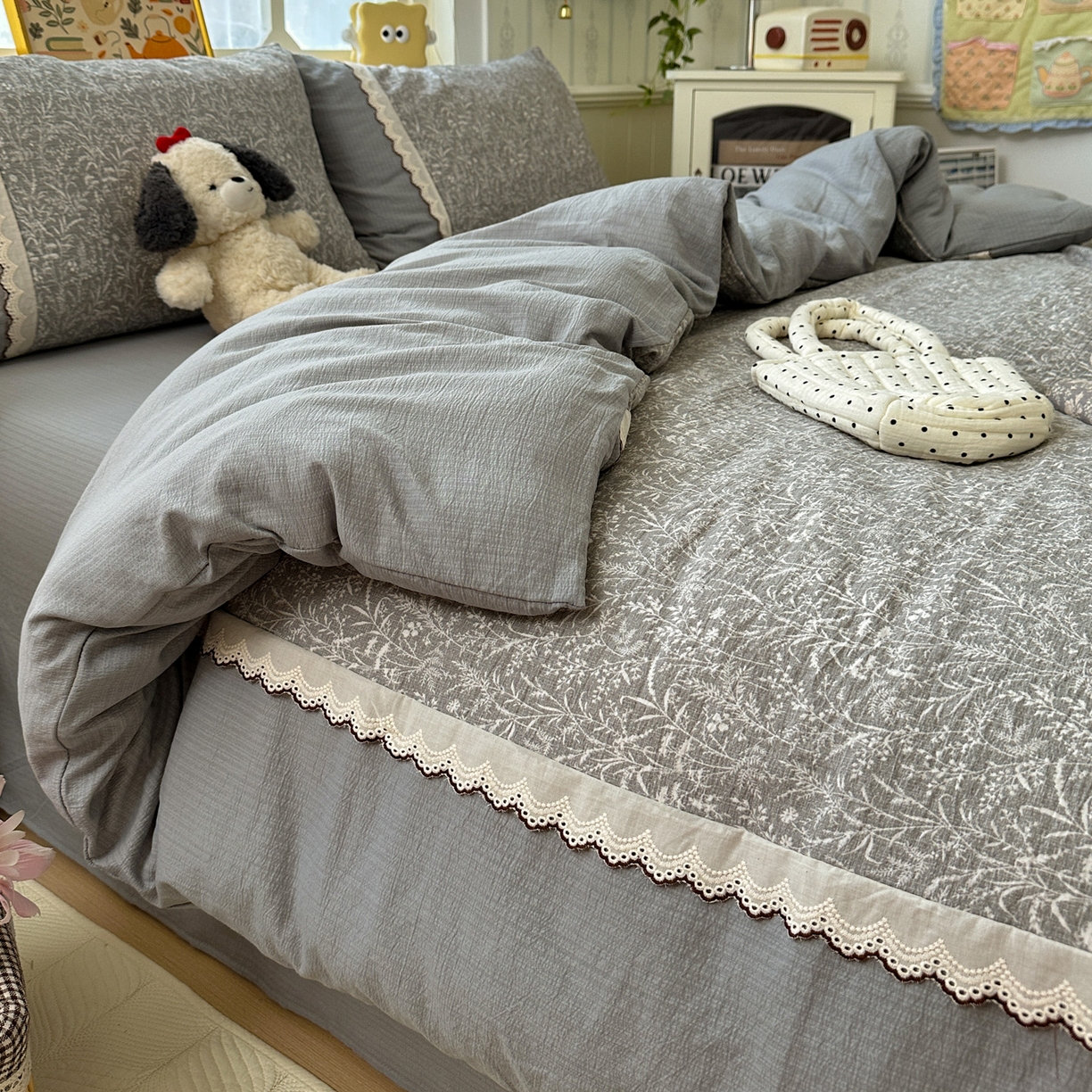 91家纺网 家纺一手货源 找家纺 水墨江南 2025新款云感皱皱纱全棉花边四件套场景一 花边款-枝蔓