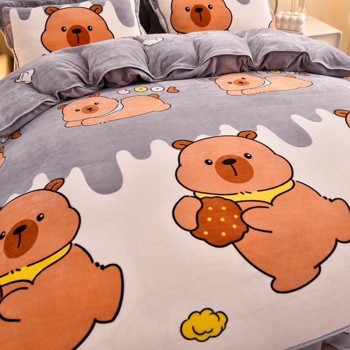 91家纺网 家纺一手货源 找家纺 绒宴2025新230克特厚款印花牛奶绒单被套法莱绒金貂被套单件 萌豚卡皮