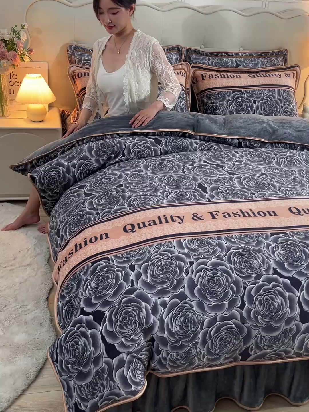 91家纺网 家纺一手货源 找家纺 绒宴2025新230克特厚款印花牛奶绒单被套法莱绒金貂被套单件 流金岁月