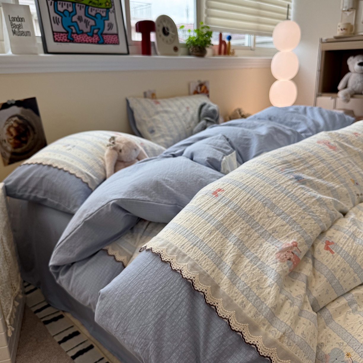 91家纺网 家纺一手货源 找家纺 （总）水墨江南 2025新款云感皱皱纱全棉花边四件套-场景二