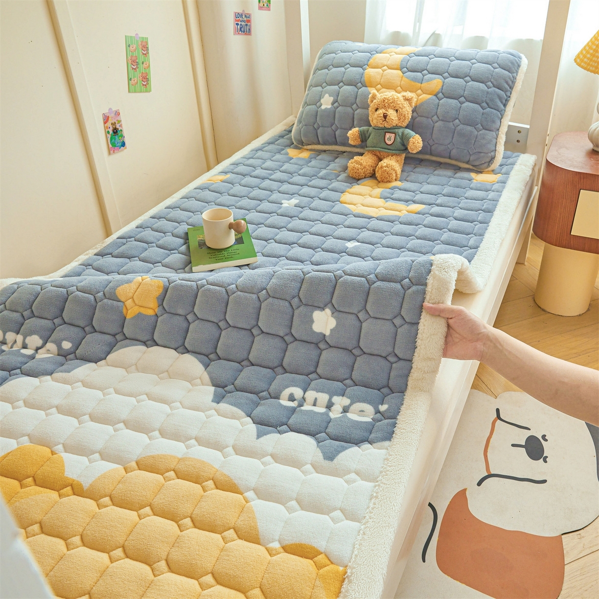 91家纺网 家纺一手货源 找家纺 （总）雯豆家纺 2025新款牛奶绒床垫床护垫学生床褥子宿舍印花床褥铺底,牛奶绒床褥-筑梦星空,牛奶绒床褥-爱心云,牛奶绒床褥-斑点星星,牛奶绒床褥-彩色萌宠,牛奶绒床褥-茶杯猫咪,牛奶绒床褥-多彩生活,牛奶绒床褥-花花仙子,牛奶绒床褥-欢乐聚会,牛奶绒床褥-假日小狗,牛奶绒床褥-狂欢派对,牛奶绒床褥-腊肠狗,牛奶绒床褥-莱茵,牛奶绒床褥-满天星,牛奶绒床褥-奶蓝小狗,牛奶绒床褥-趴趴熊,牛奶绒床褥-皮皮狗,牛奶绒床褥-太空小熊,牛奶绒床褥-甜心布布,牛奶绒床褥-小小太空人,牛奶绒床褥-星空小狗,牛奶绒床褥-阳光狗,牛奶绒床褥-月季小兔,牛奶绒床褥-云朵熊