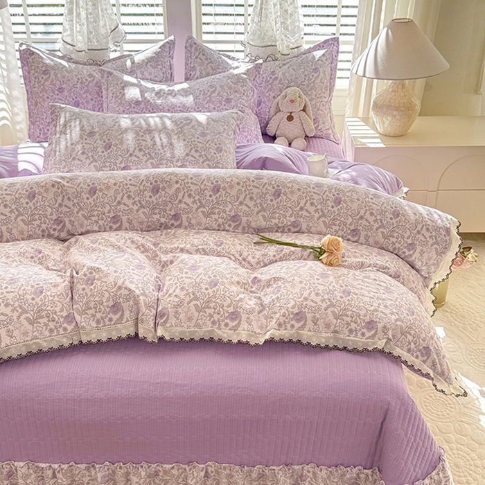 91家纺网 家纺一手货源 找家纺 韩约家纺 2025新款全棉纯棉镂空双色刺绣花边法式床盖款棉麻四件套 若彩