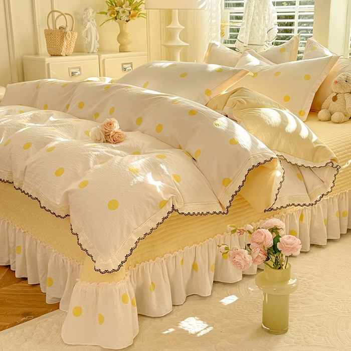 91家纺网 家纺一手货源 找家纺 韩约家纺 2025新款全棉纯棉镂空双色刺绣花边法式床盖款棉麻四件套 波波奶油黄