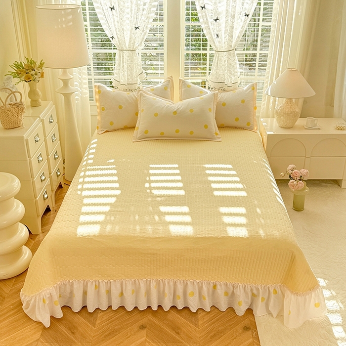 91家纺网 家纺一手货源 找家纺 韩约家纺 2025新款全棉纯棉镂空双色刺绣花边法式床盖款棉麻四件套 波波奶油黄
