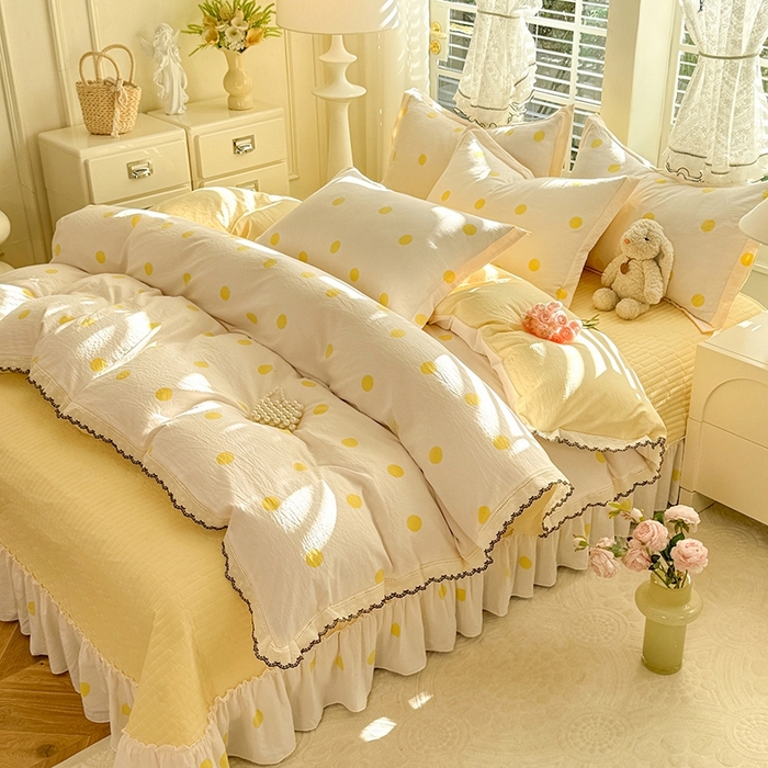 91家纺网 家纺一手货源 找家纺 韩约家纺 2025新款全棉纯棉镂空双色刺绣花边法式床盖款棉麻四件套 波波奶油黄