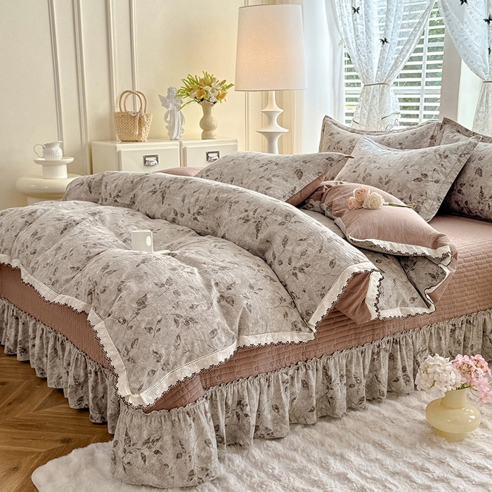 91家纺网 家纺一手货源 找家纺 韩约家纺 2025新款全棉纯棉镂空双色刺绣花边法式床盖款棉麻四件套 梵婷