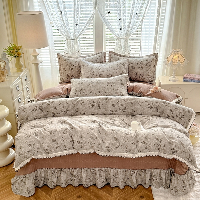 91家纺网 家纺一手货源 找家纺 韩约家纺 2025新款全棉纯棉镂空双色刺绣花边法式床盖款棉麻四件套 梵婷