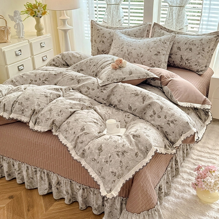 91家纺网 家纺一手货源 找家纺 韩约家纺 2025新款全棉纯棉镂空双色刺绣花边法式床盖款棉麻四件套 梵婷