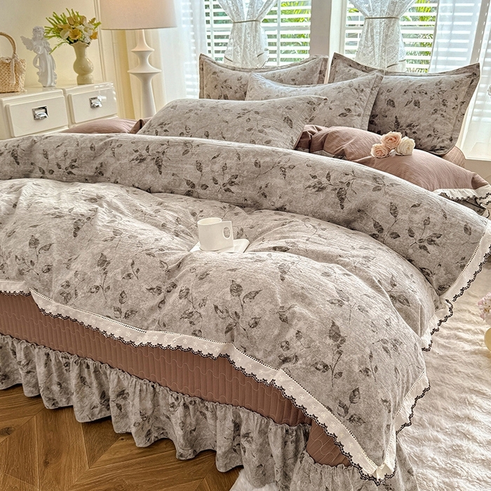 91家纺网 家纺一手货源 找家纺 韩约家纺 2025新款全棉纯棉镂空双色刺绣花边法式床盖款棉麻四件套 梵婷