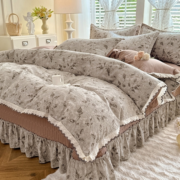 91家纺网 家纺一手货源 找家纺 韩约家纺 2025新款全棉纯棉镂空双色刺绣花边法式床盖款棉麻四件套 梵婷