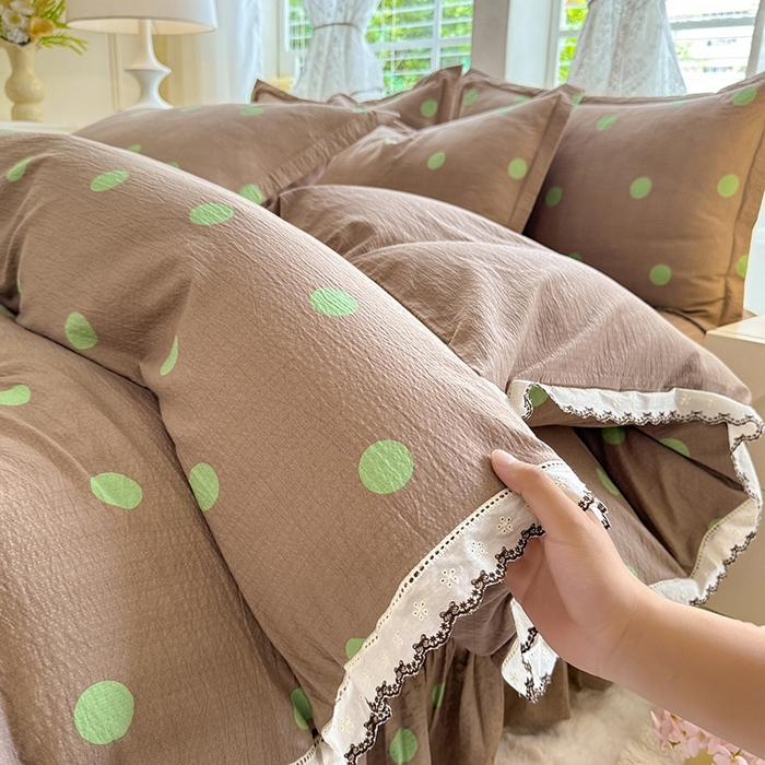 91家纺网 家纺一手货源 找家纺 韩约家纺 2025新款全棉纯棉镂空双色刺绣花边法式床盖款棉麻四件套 波波绿