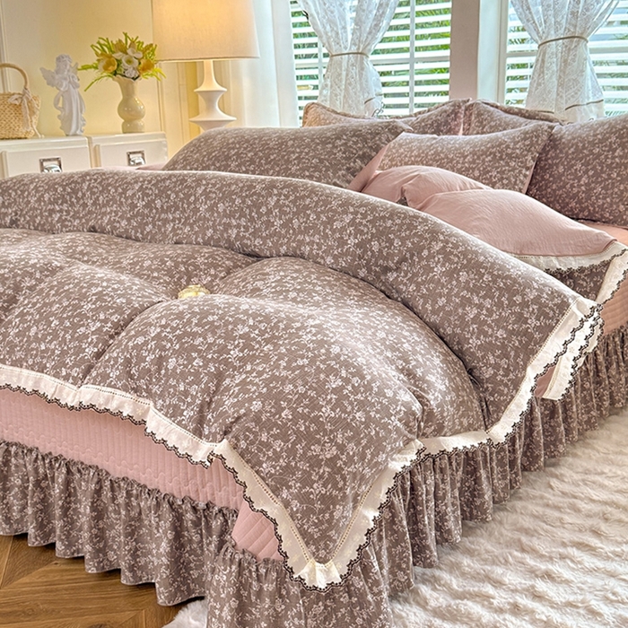 91家纺网 家纺一手货源 找家纺 韩约家纺 2025新款全棉纯棉镂空双色刺绣花边法式床盖款棉麻四件套 朝歌